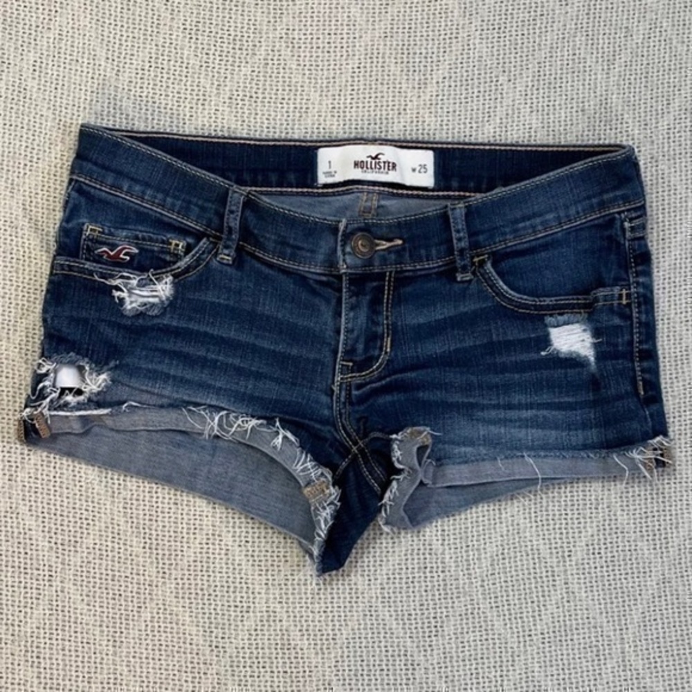 Hollister Distressed Shorts l Excellent Condition l Size 1